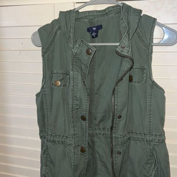 Gap small sleeveless hooded vest - Picture 2 of 8
